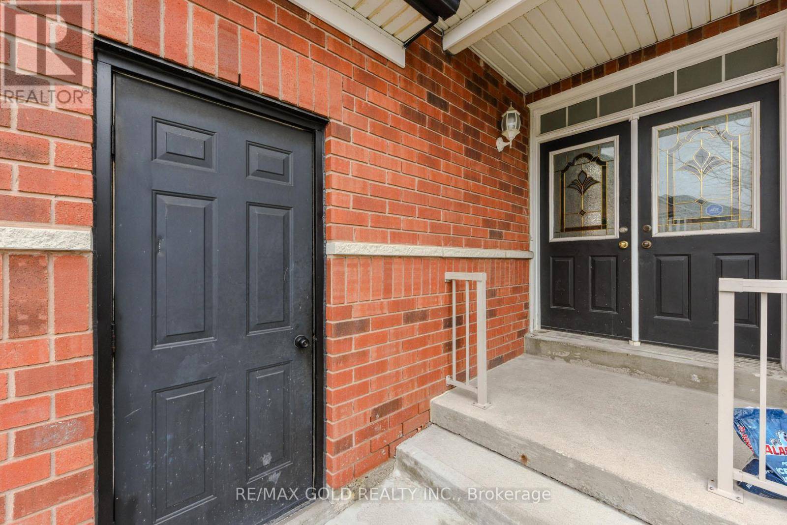 Brampton (sandringham-wellington), ON L6R2C1,17 PENGUIN LANE