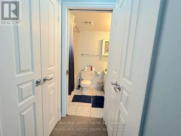 Mississauga (city Centre), ON L5B4N2,3939 Duke Of York BLVD #301