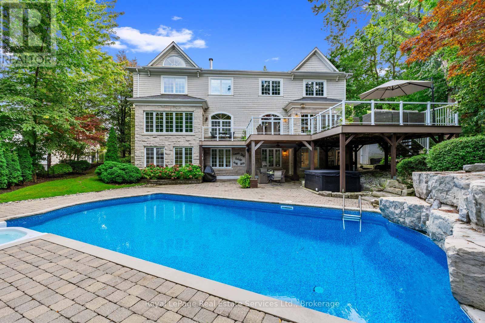 Oakville (co Central), ON L6K1B3,235 LAKEWOOD DRIVE
