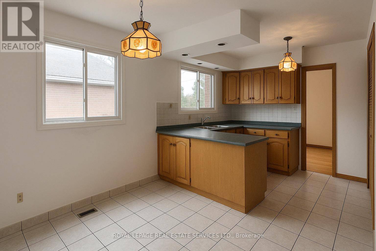 Oakville (wo West), ON L6L2W6,1128 PINEGROVE ROAD