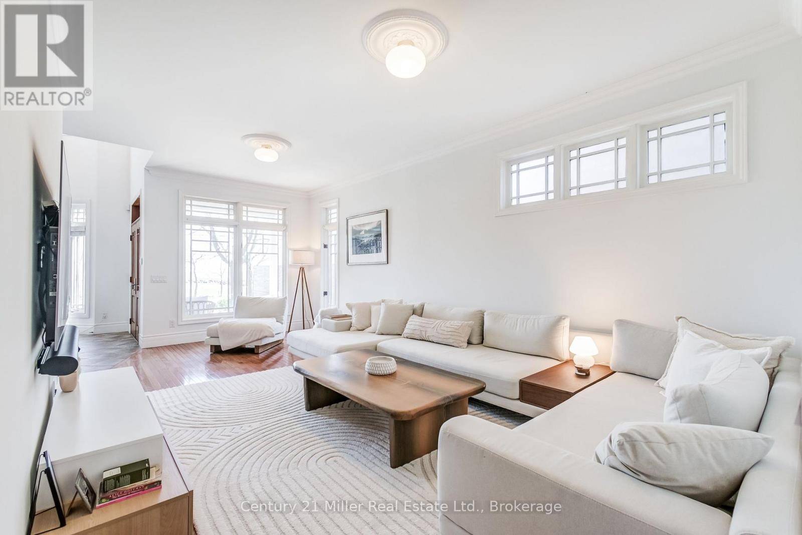 Oakville (br Bronte), ON L6L1A6,2377 ONTARIO STREET