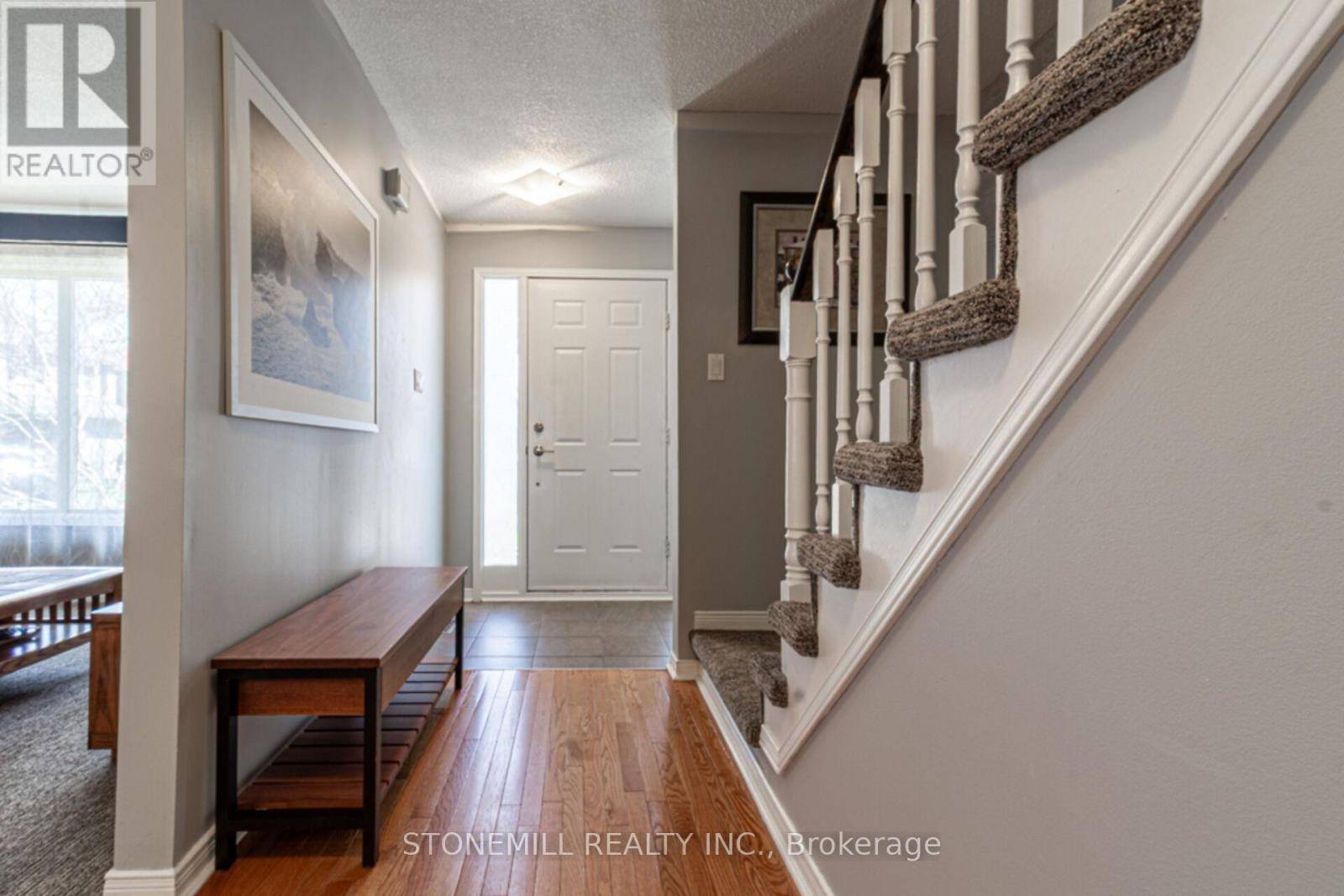 Oakville (br Bronte), ON L6L5N4,3043 SILVERTHORN DRIVE