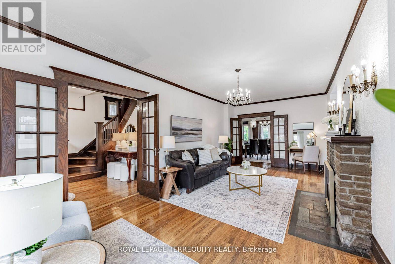 Toronto (weston), ON M9N2H9,35 JOSEPH STREET