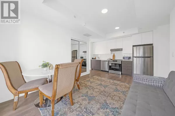 Toronto (beechborough-greenbrook), ON M6M0C3,135 Canon Jackson DR East #303