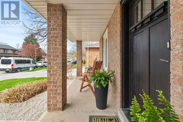 Oakville (br Bronte), ON L6L5Y1,143 SPEYSIDE DRIVE