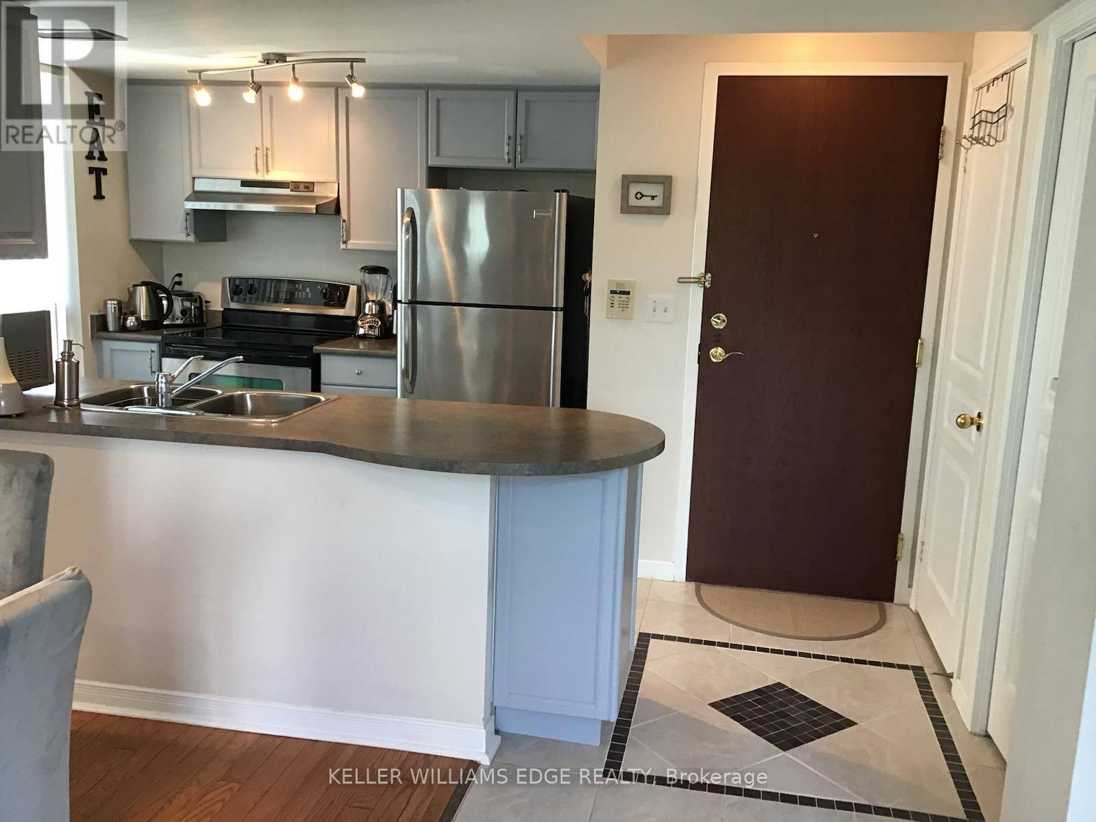Mississauga (central Erin Mills), ON L5M6Z7,2585 Erin Centre BLVD #802