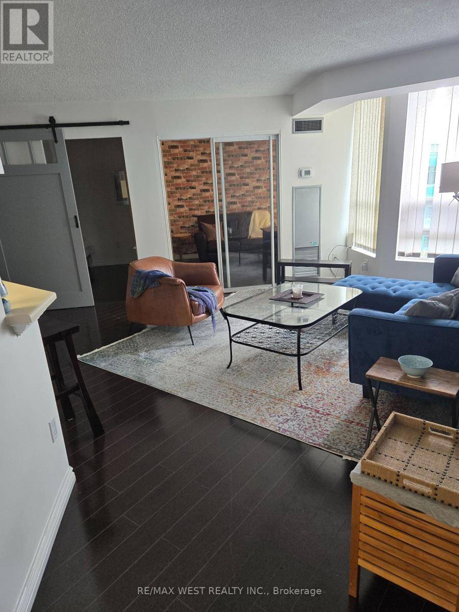 50 Kingsbridge Garden CIR #407, Mississauga (hurontario), ON L5R1Y2