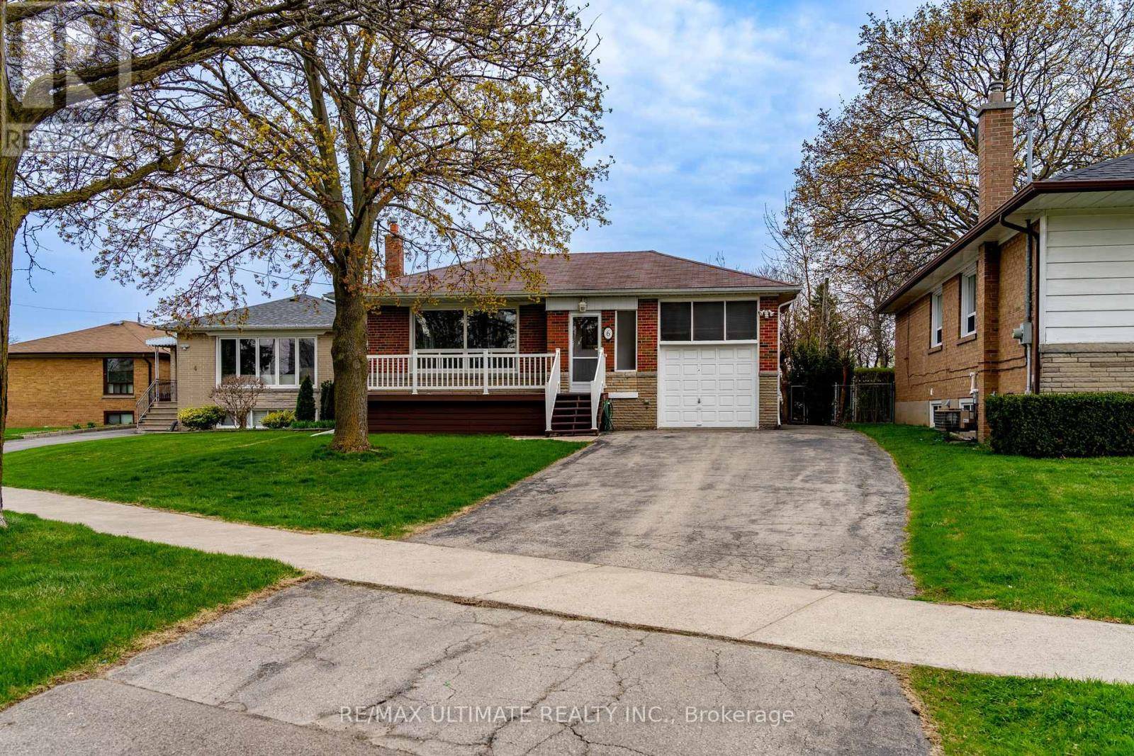 Toronto (markland Wood), ON M9C1T7,6 BASKERVILLE CRESCENT