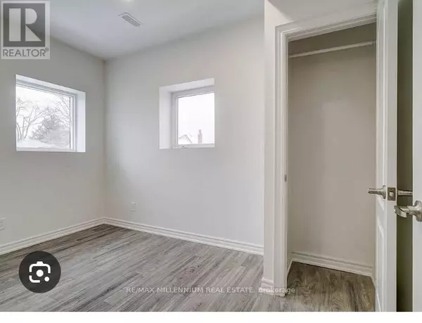 Toronto (rockcliffe-smythe), ON M6N4K3,63 Scarlett RD #011