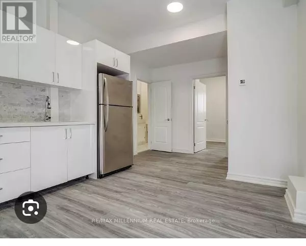 Toronto (rockcliffe-smythe), ON M6N4K3,63 Scarlett RD #011
