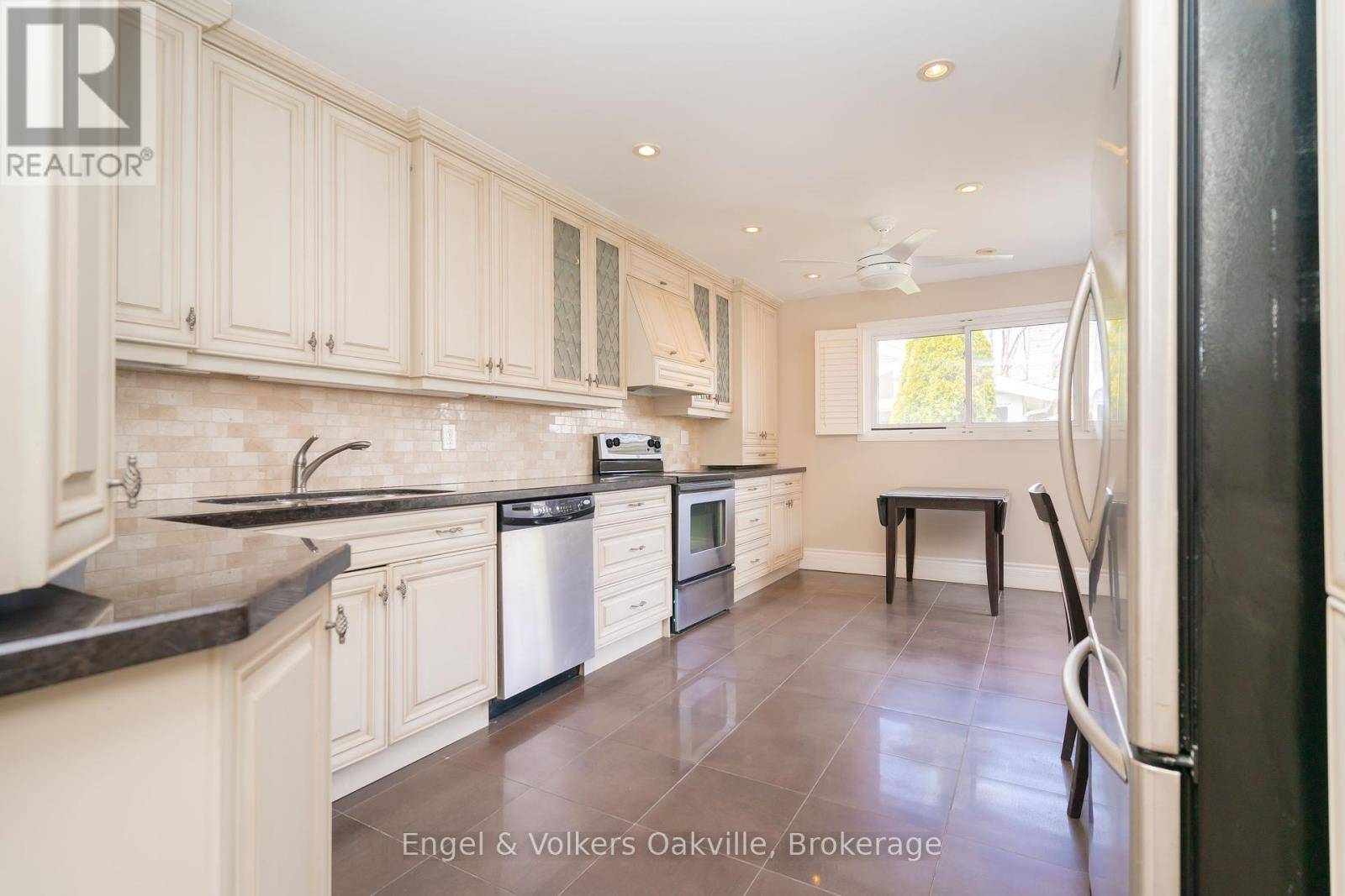 Mississauga (sheridan), ON L5K1W4,2247 MALDEN COURT