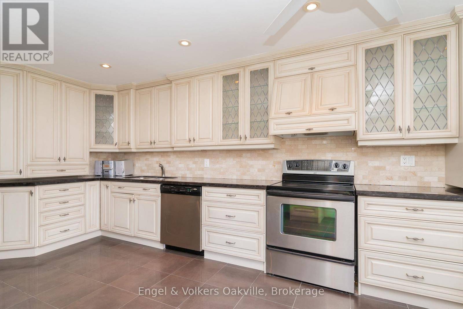 Mississauga (sheridan), ON L5K1W4,2247 MALDEN COURT
