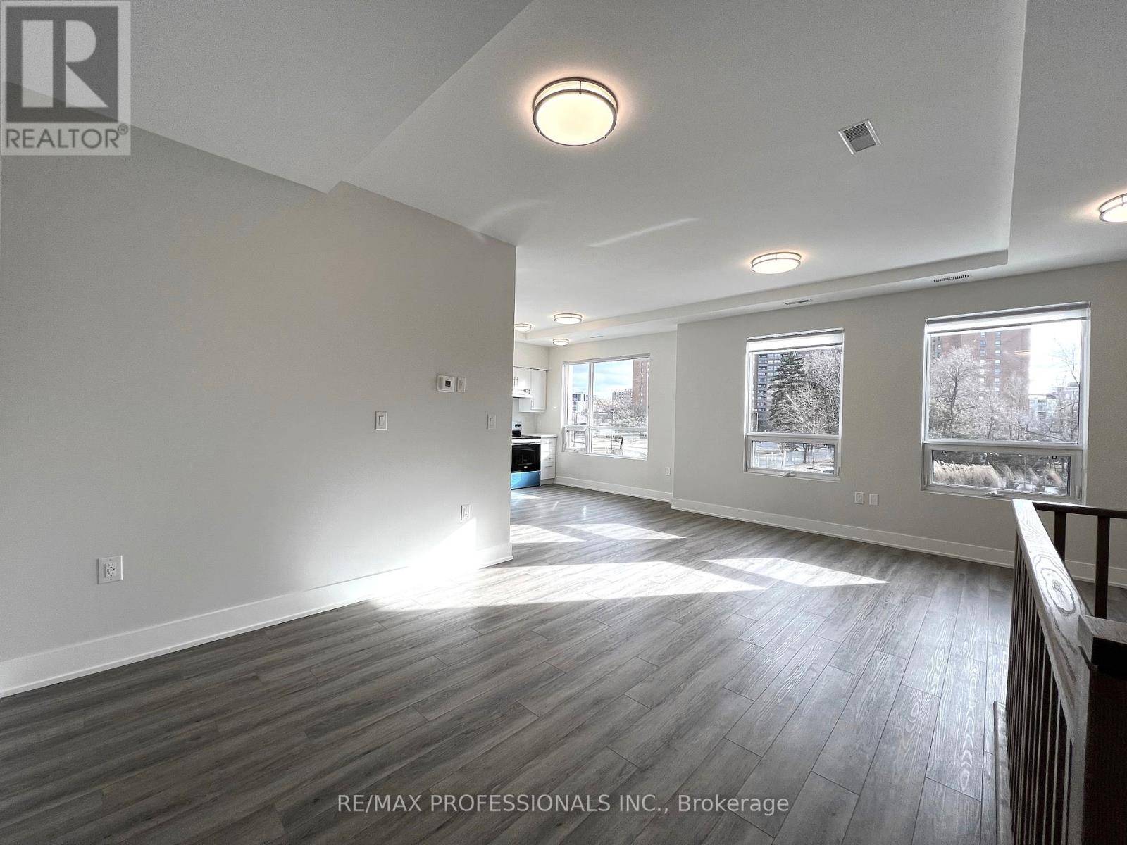 Toronto (eringate-centennial-west Deane), ON M9C3W1,62 Dixfield DR #102