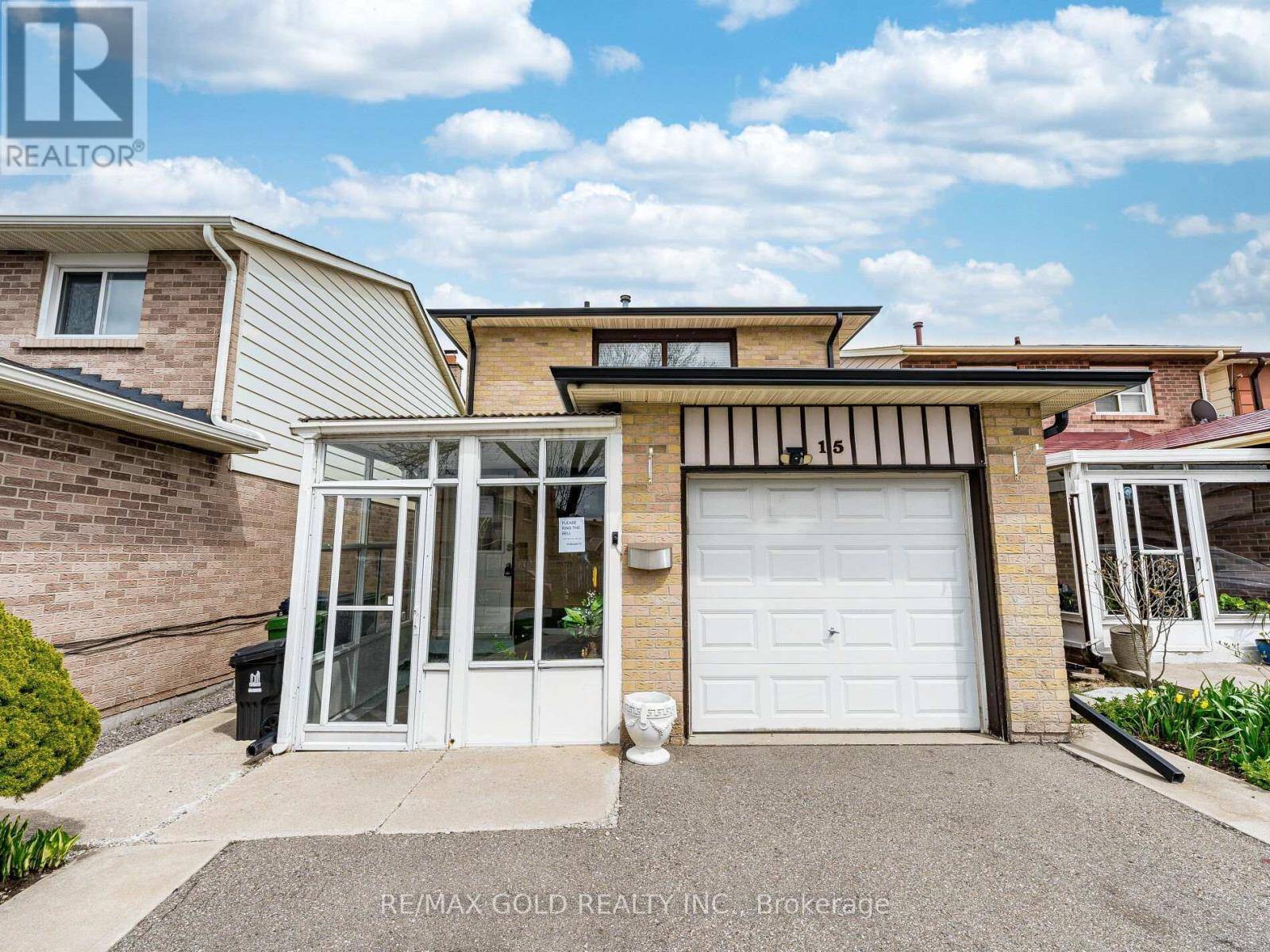 15 BEULAH STREET, Toronto (mount Olive-silverstone-jamestown), ON M9V4S9