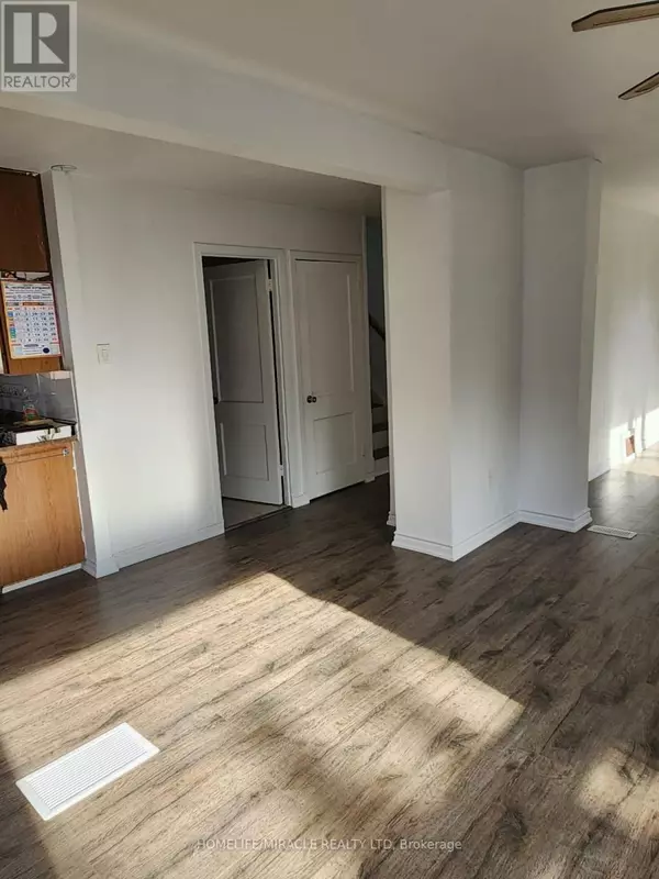 Toronto (brookhaven-amesbury), ON M6M2V5,3 Kemp SQ East #UPPER
