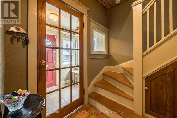 Toronto (stonegate-queensway), ON M8Y3K9,36 FRANCES AVENUE