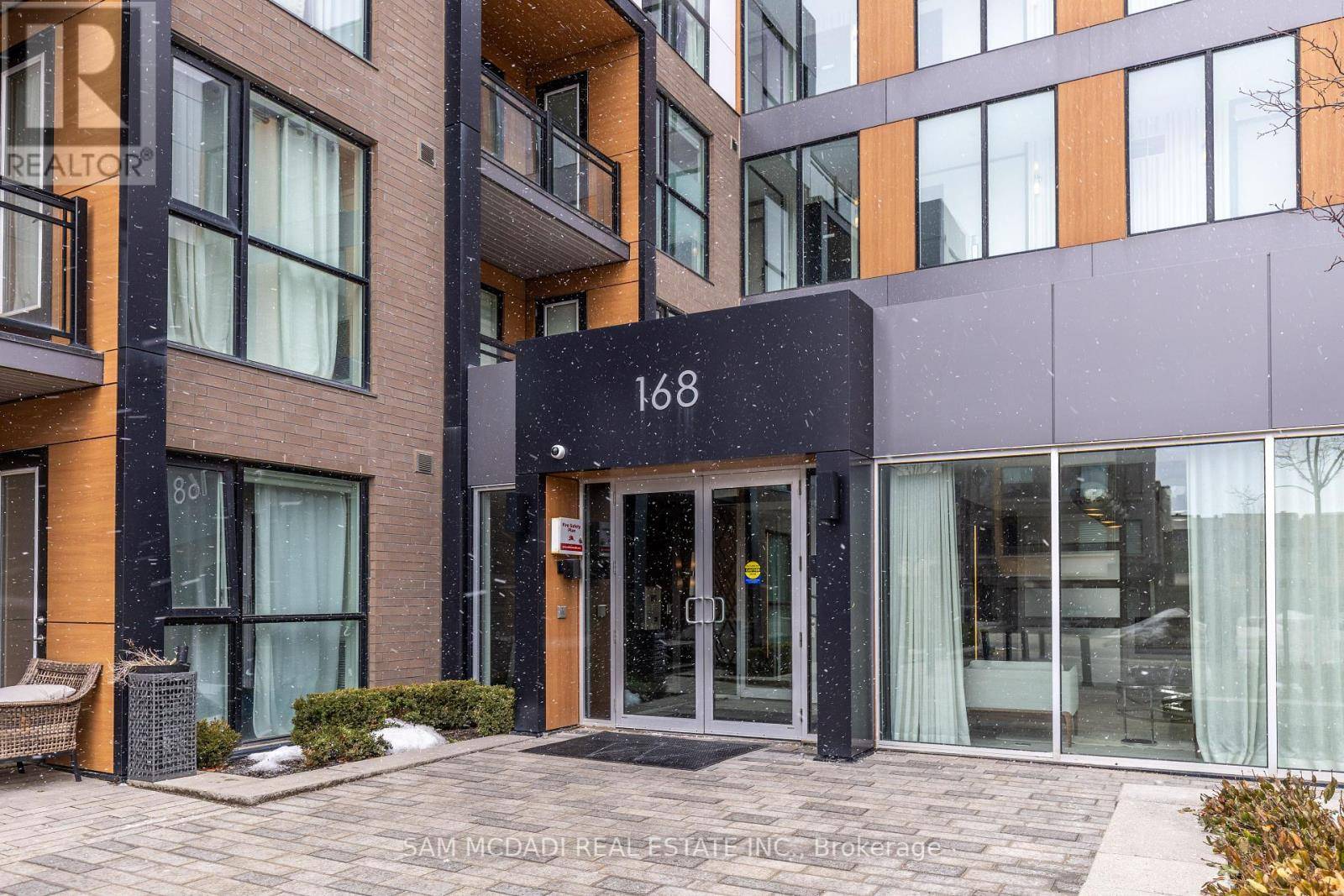 Oakville (go Glenorchy), ON L6H7C3,168 Sabina DR #105