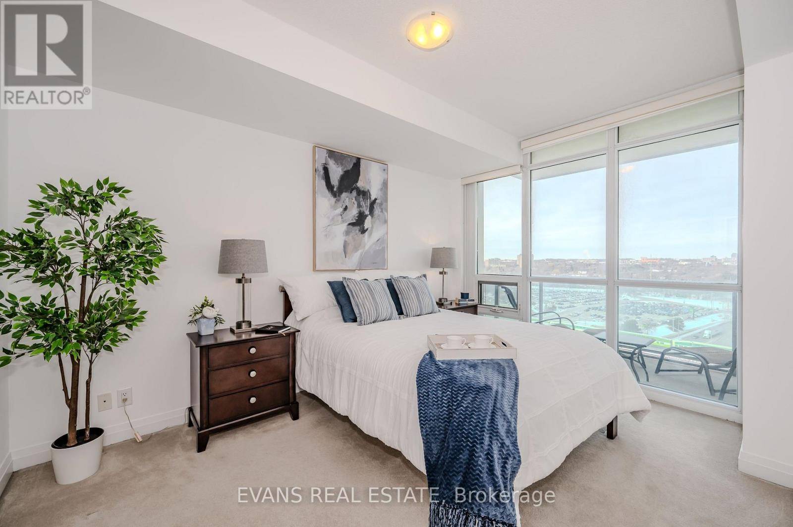 Mississauga (clarkson), ON L5J0A3,1055 Southdown RD #1403