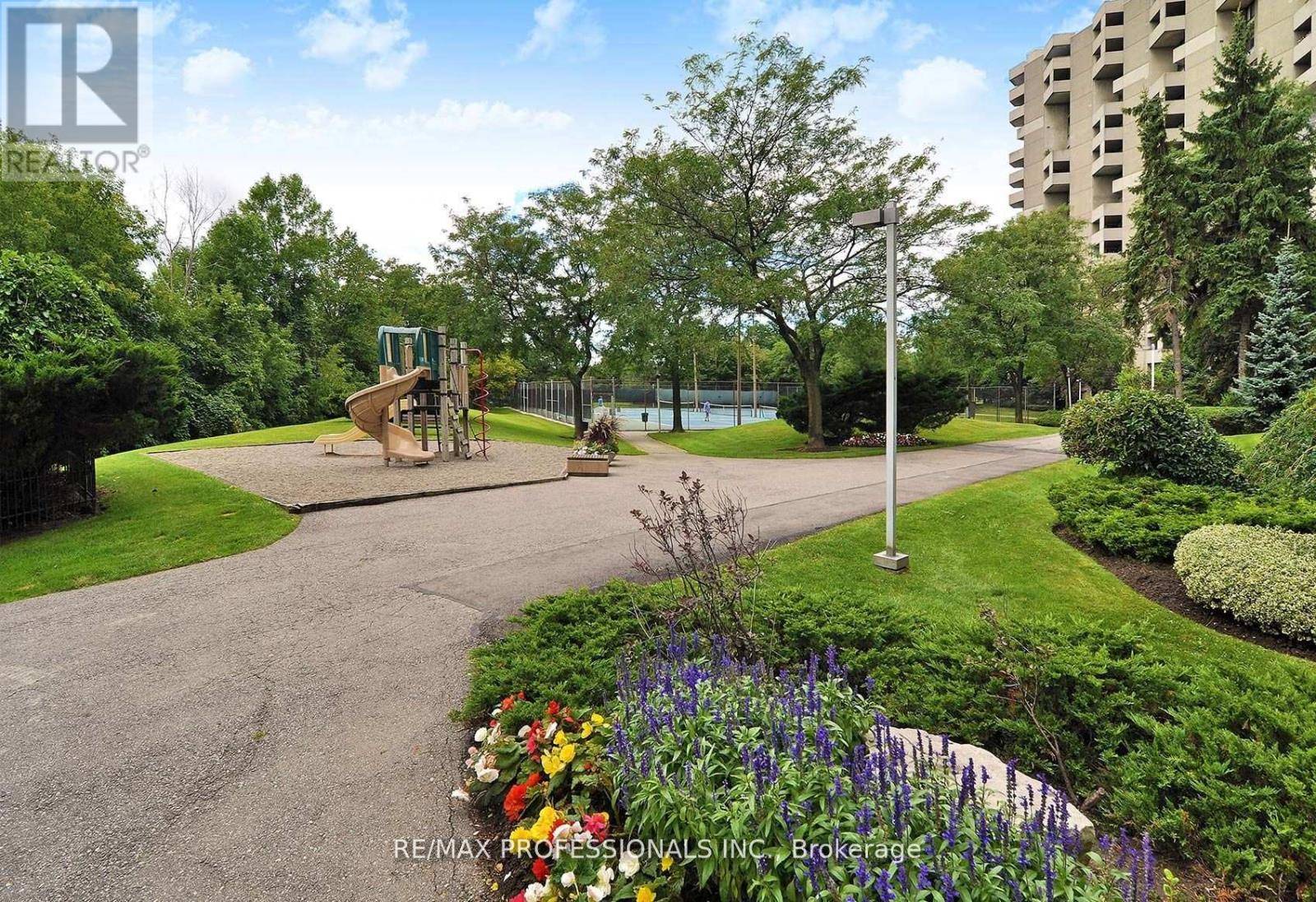 Toronto (markland Wood), ON M9C4W6,284 Mill RD #B4
