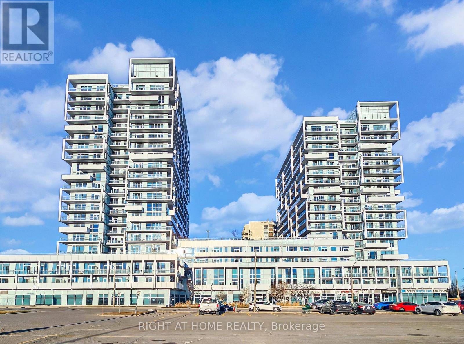 65 SPEERS RD #209, Oakville (qe Queen Elizabeth), ON L6K0J1