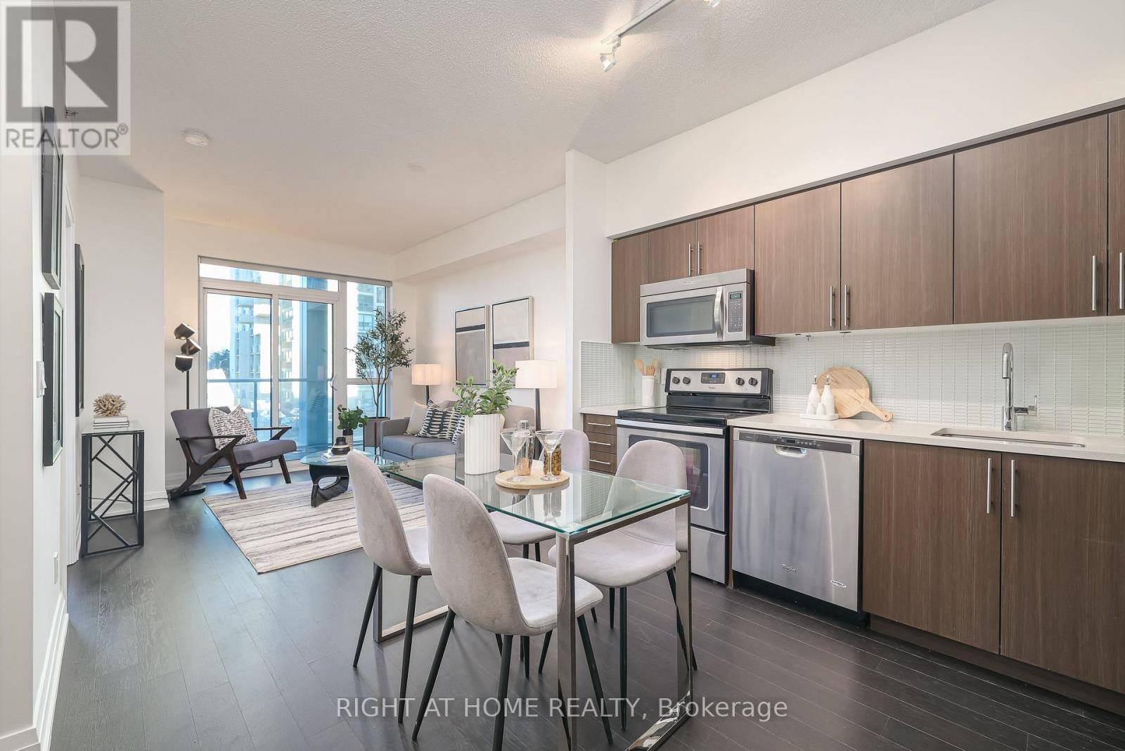 Oakville (qe Queen Elizabeth), ON L6K0J1,65 SPEERS RD #209