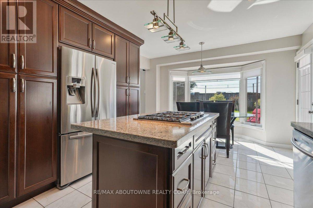 Oakville (wc Wedgewood Creek), ON L6H3Z8,1008 GLENBROOK AVENUE