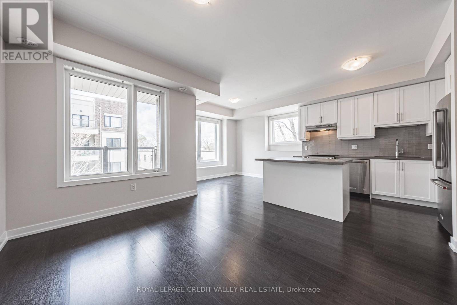 Toronto (mimico), ON M8V1Y8,256 Royal York RD East #116