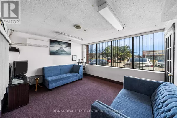 Toronto (west Humber-clairville), ON M9V5E2,130 Westmore DR #2