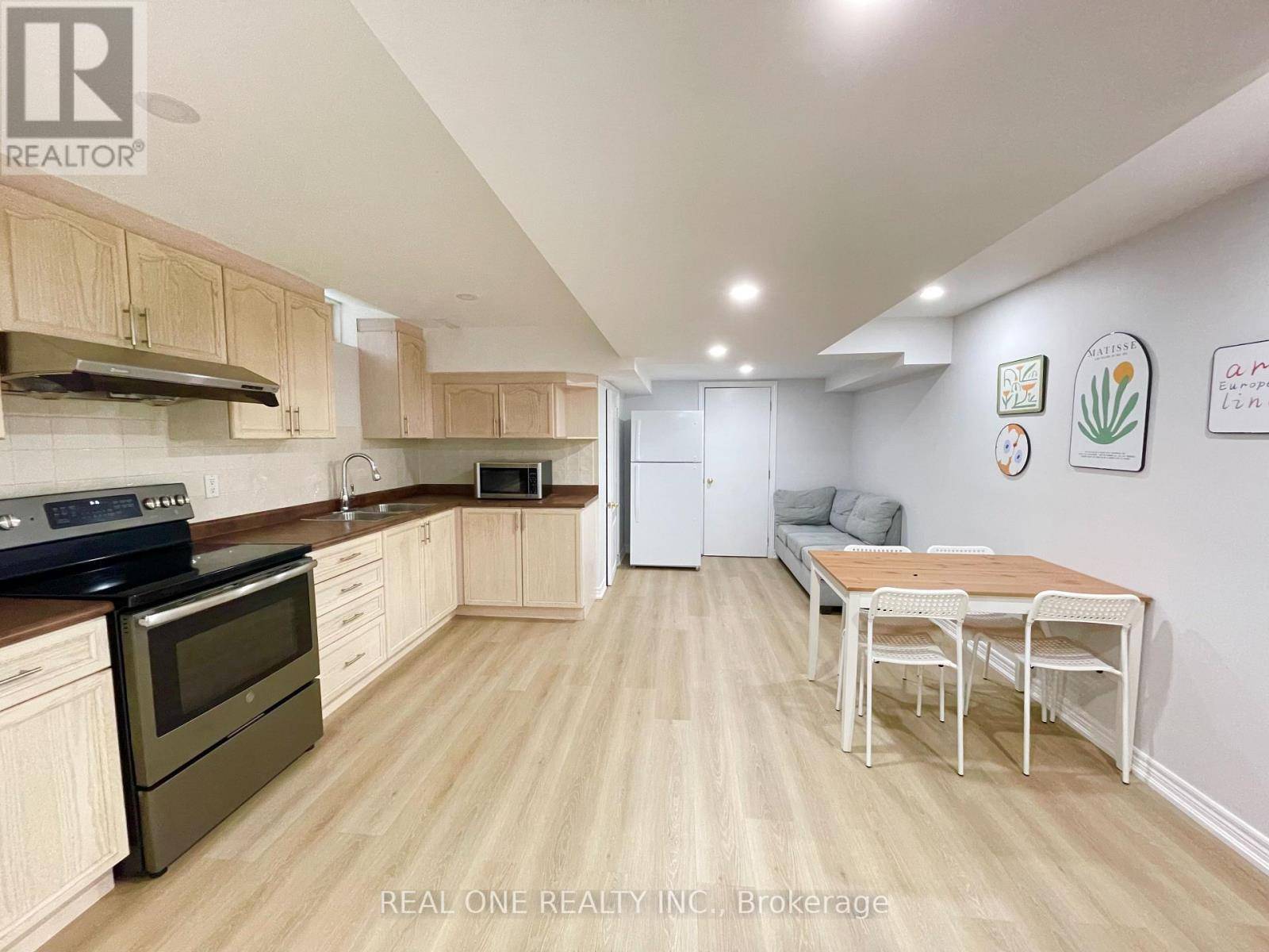 Oakville (wc Wedgewood Creek), ON L6H7A3,485 English Rose LN #Basement