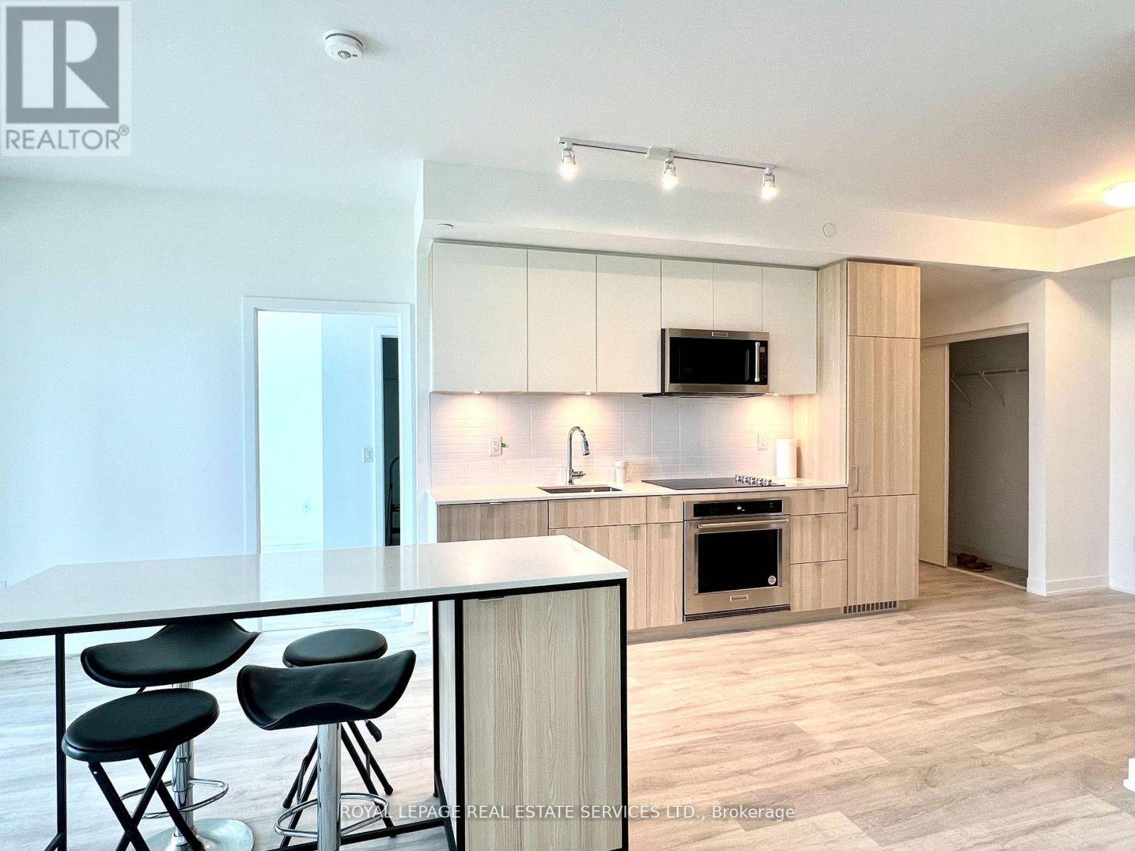 Mississauga (port Credit), ON L5H0A9,220 Missinnihe WAY #1206