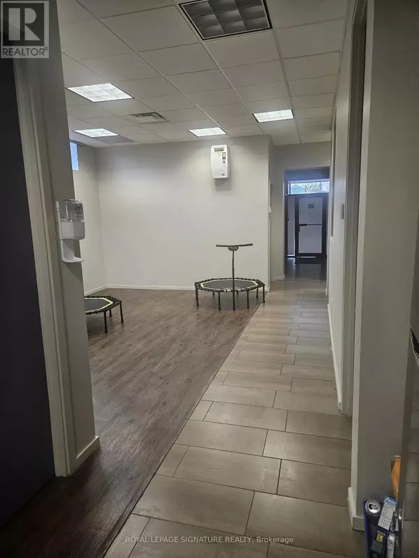 Toronto (humberlea-pelmo Park), ON M9N2P6,204 PELLATT AVENUE S