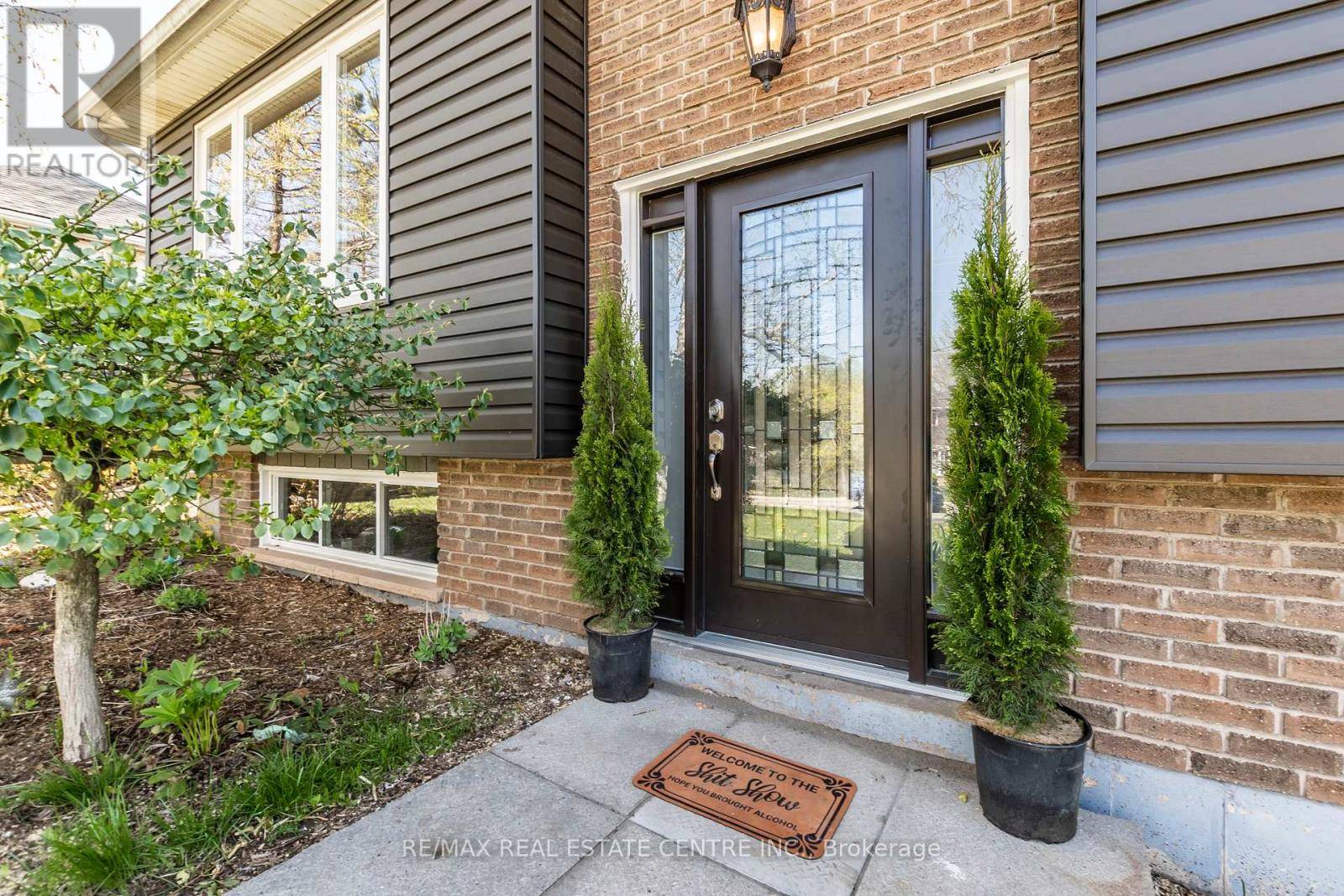 Halton Hills (ac Acton), ON L7J1N9,12 COBBLEHILL ROAD