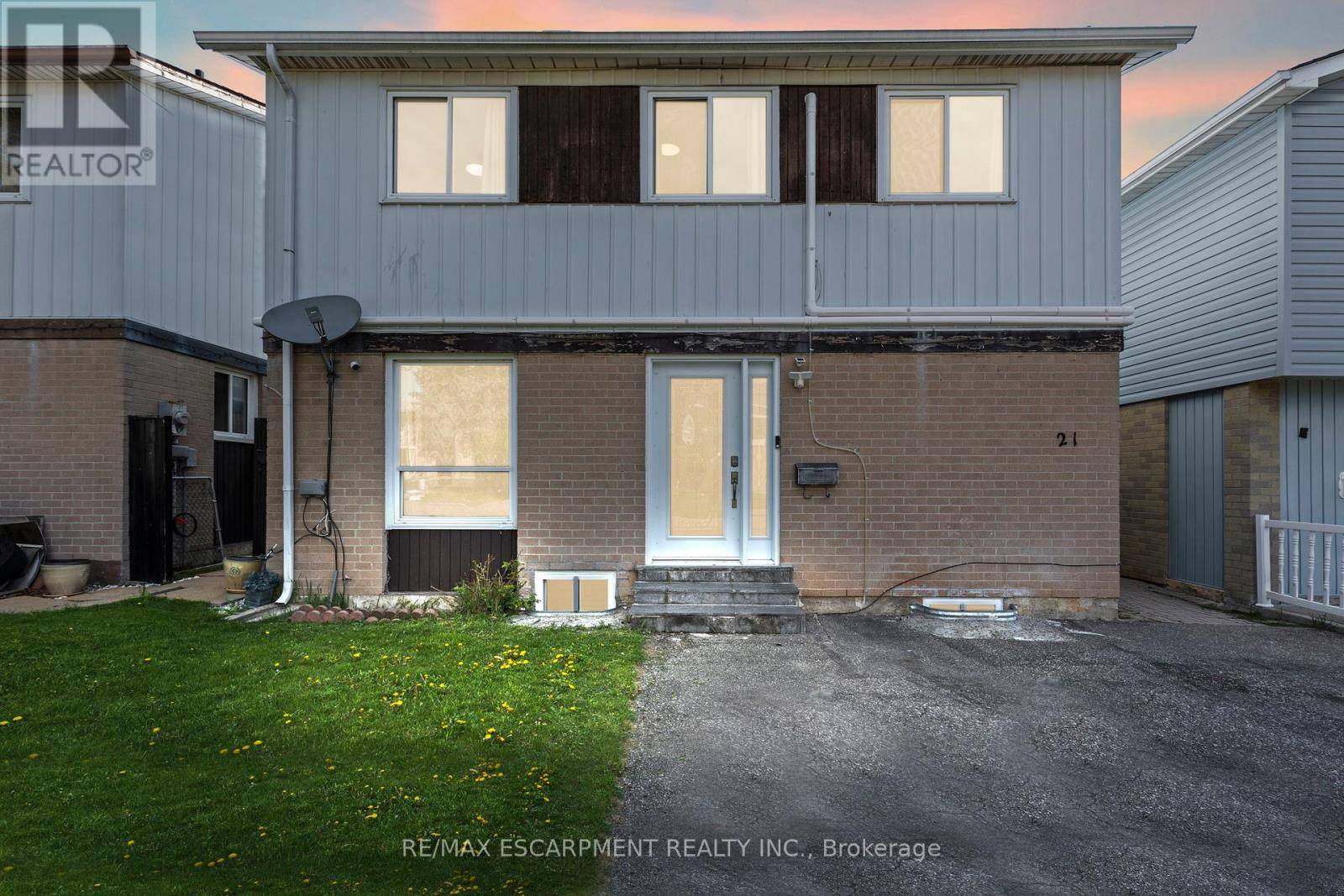 21 GRAND RIVER COURT, Brampton (northgate), ON L6S2J8