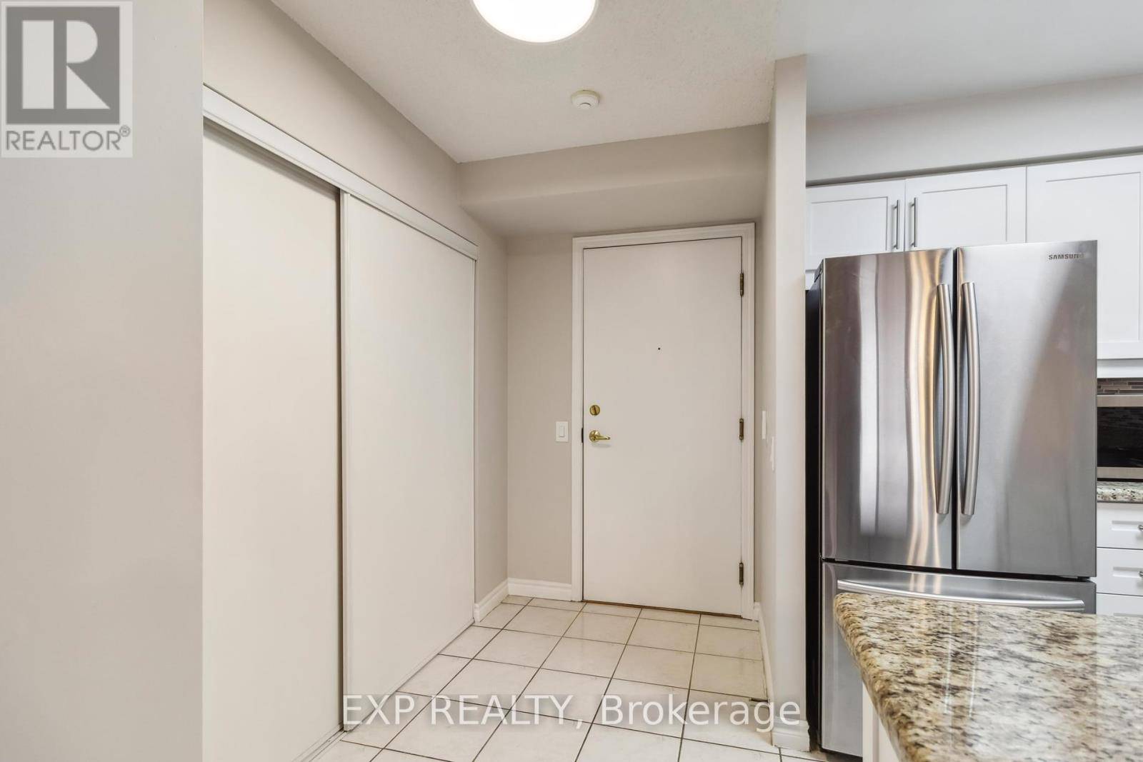 Mississauga (hurontario), ON L5R4B1,25 Kingsbridge Garden CIR #616