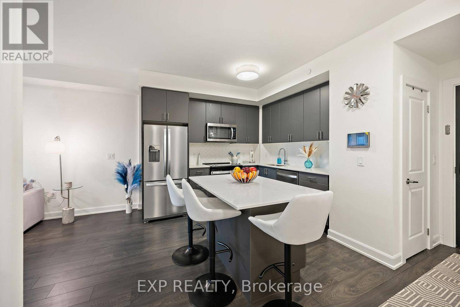 Oakville (jc Joshua Creek), ON L6H7B9,3200 William Coltson AVE #327