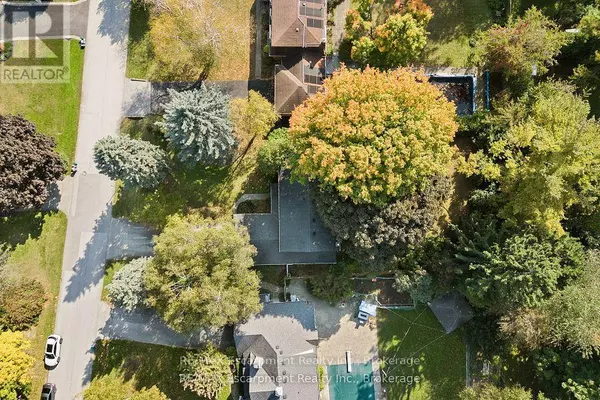 Oakville (oo Old Oakville), ON L6J3Y6,214 DONESSLE DRIVE