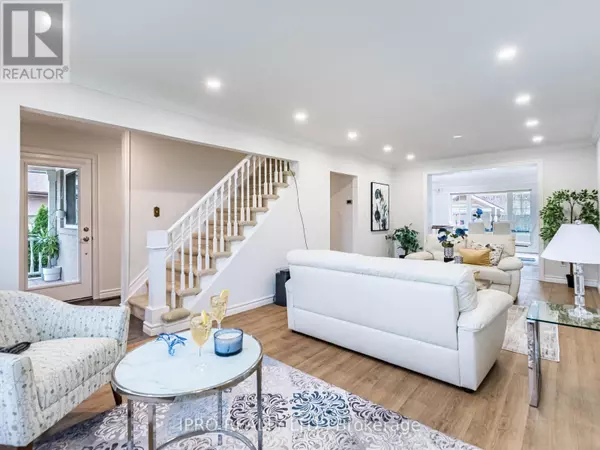 Mississauga (clarkson), ON L5J3W1,2564 LUNDIGAN DRIVE
