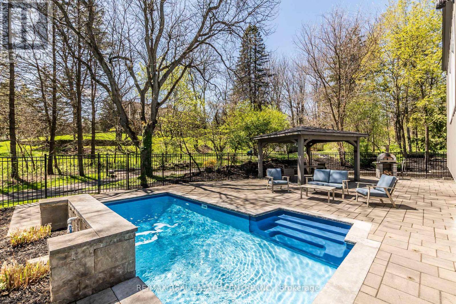 Burlington, ON L7P0K1,6353 MCNIVEN ROAD