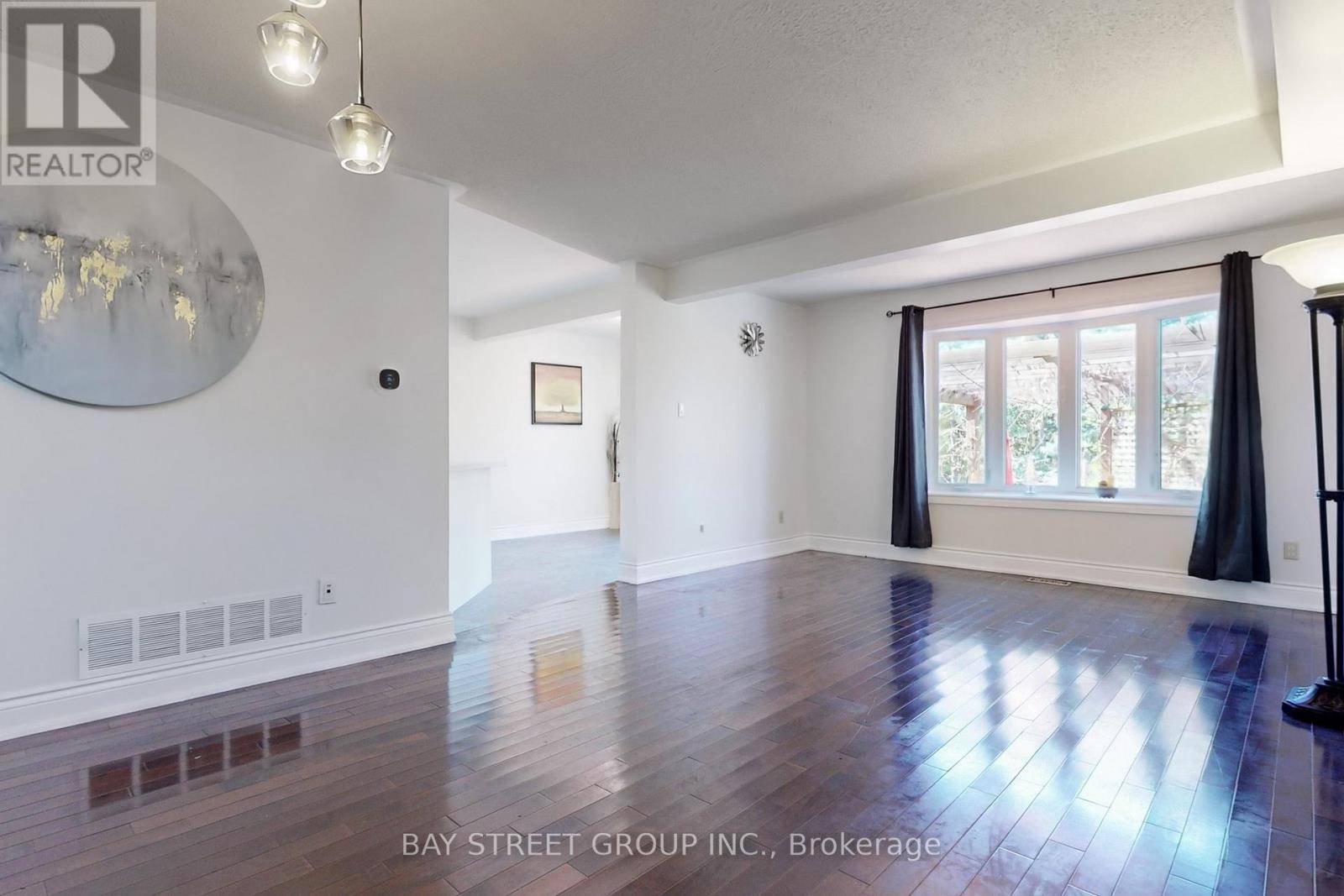 Mississauga (meadowvale), ON L5N5P5,7160 HARDING CRESCENT