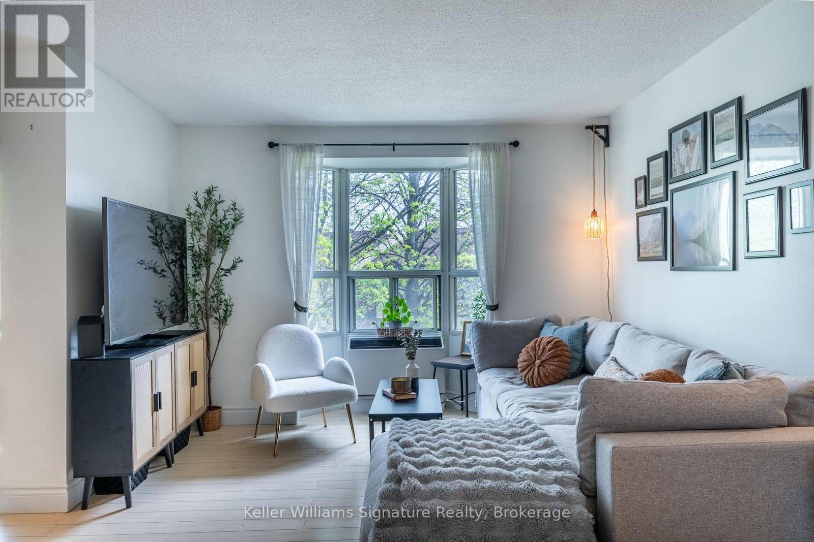 Toronto (long Branch), ON M8W1R2,3835 Lake Shore BLVD West #305