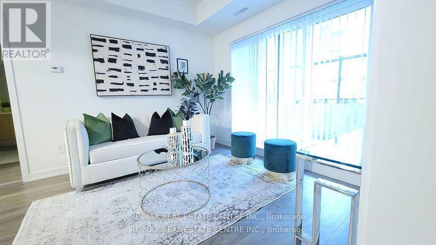 Toronto (brookhaven-amesbury), ON M6M3Z4,130 Canon Jackson DR East #101