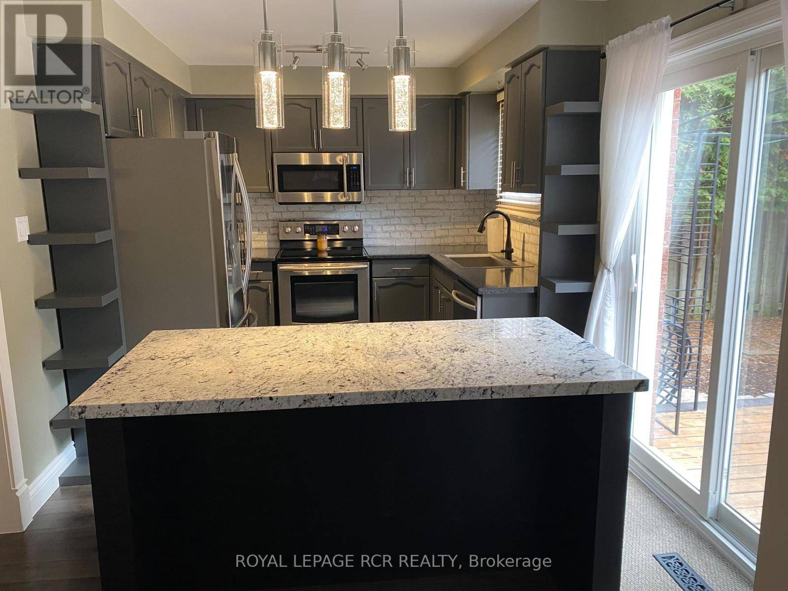 Orangeville, ON L9W4S1,128 ELAINE DRIVE