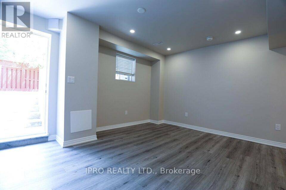 Mississauga (east Credit), ON L5V2Y9,1275 PRESTONWOOD CRESCENT