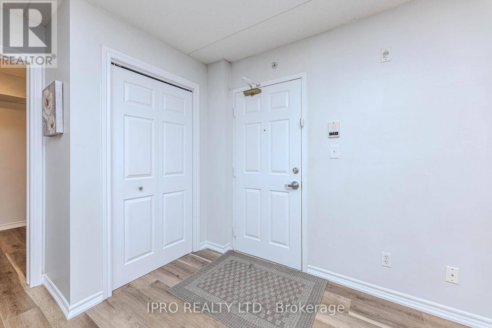 Oakville (ga Glen Abbey), ON L6M4N3,1490 Bishops Gate #106