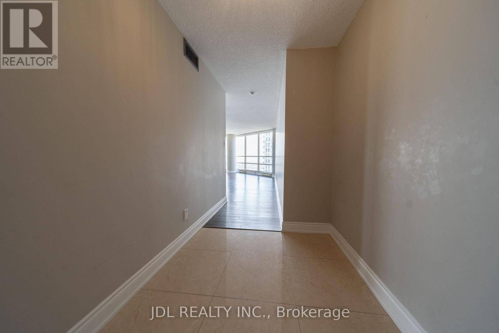 Mississauga (hurontario), ON L5R3K4,45 Kingsbridge Garden CIR #2810