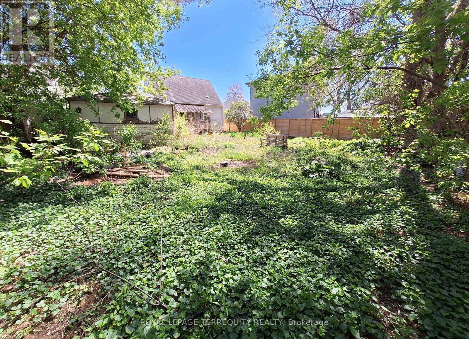 Toronto (brookhaven-amesbury), ON M6M4C4,676 TRETHEWEY DRIVE