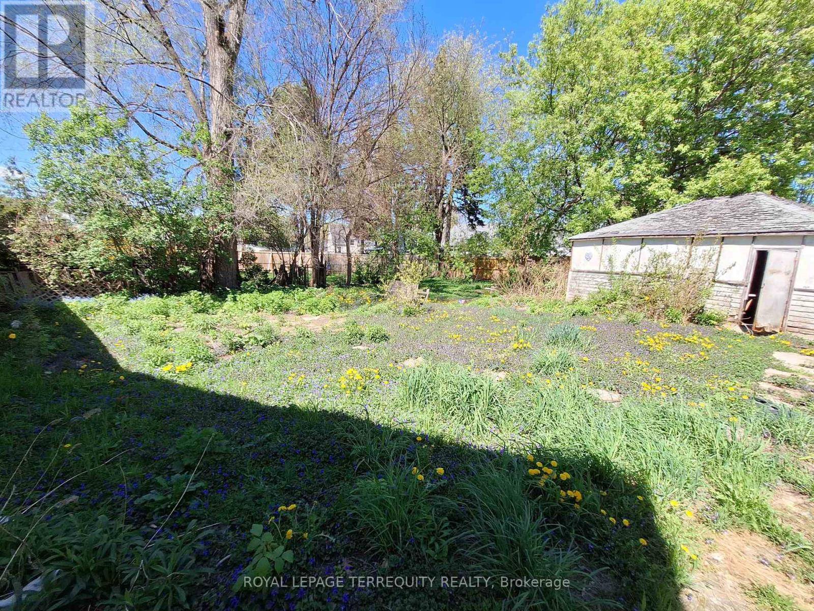 Toronto (brookhaven-amesbury), ON M6M4C4,676 TRETHEWEY DRIVE