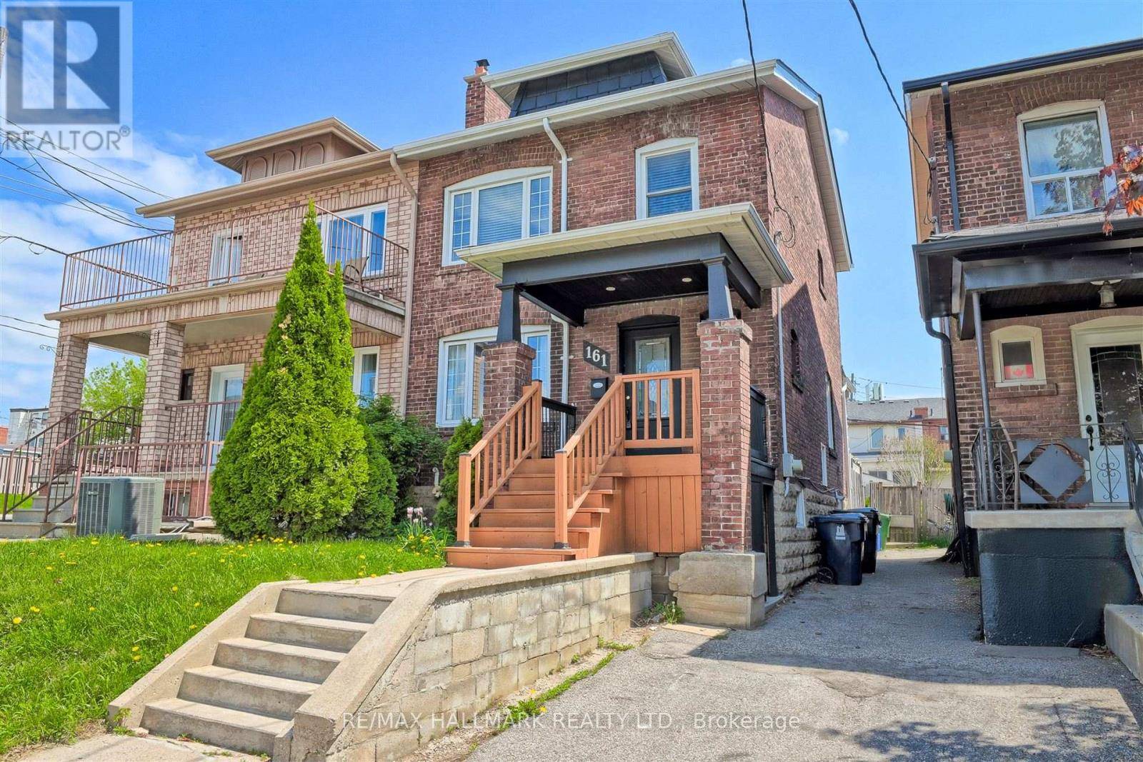 Toronto (caledonia-fairbank), ON M6E3V1,161 SELLERS AVENUE