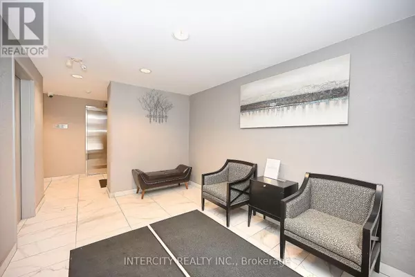 Mississauga (streetsville), ON L5M6T6,32 Tannery ST #306