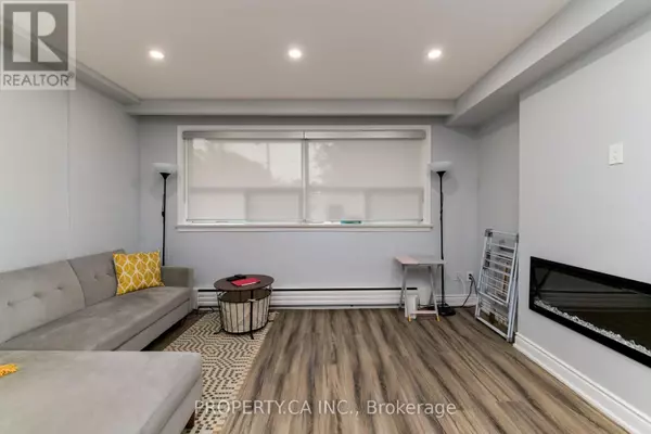 Toronto (yorkdale-glen Park), ON M6B3J8,749 Marlee AVE #1